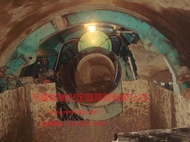 頂管機(jī)掘進(jìn)施工現(xiàn)場